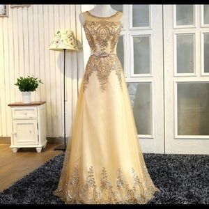 Beautiful Gold Gown XL